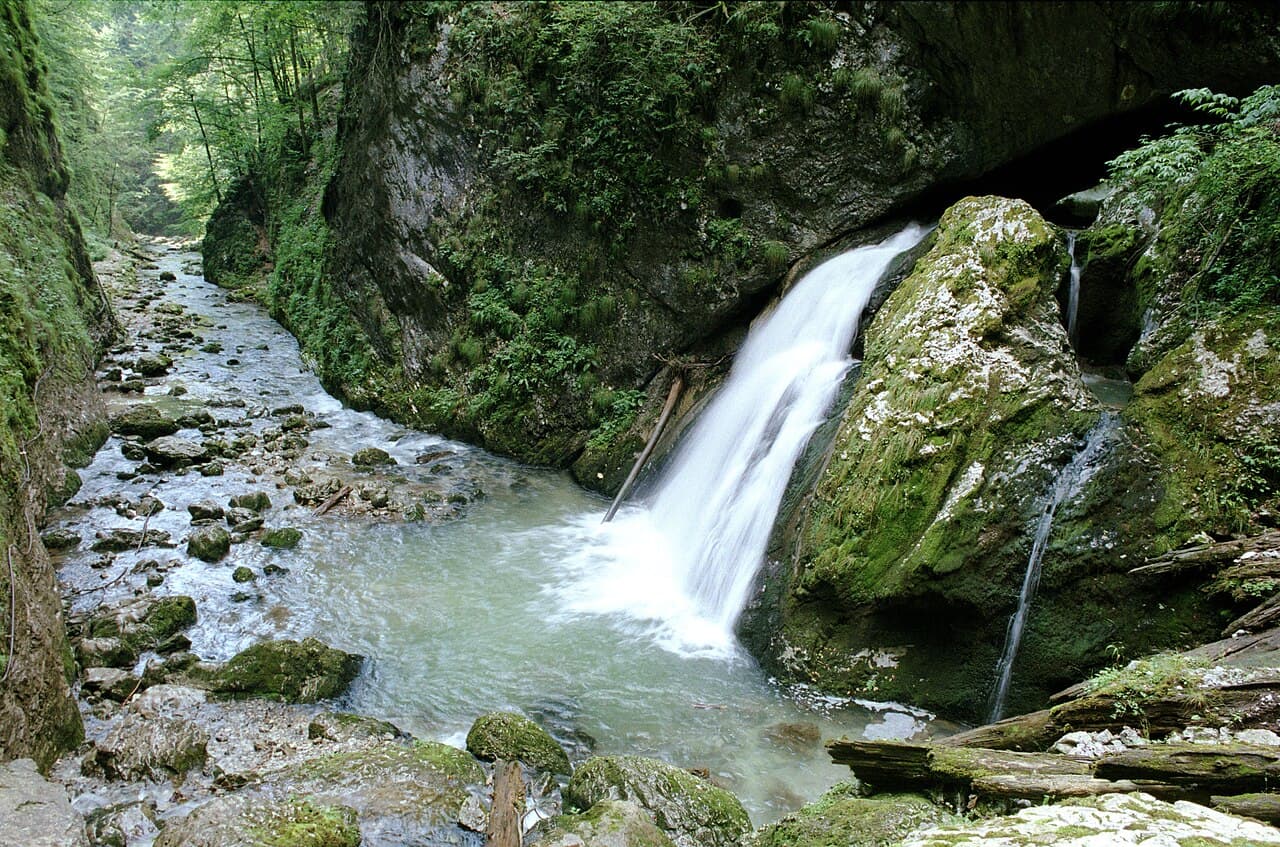 Cascada Evantai